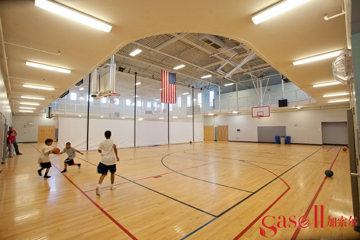 篮球体育馆运动木地板安装   厂家报价