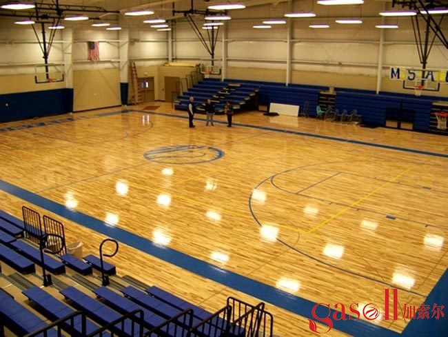 篮球场木地板现场刷漆步骤