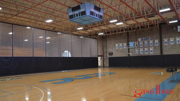 为什么室内篮球场多用运动木地板？