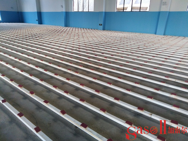 运动木地板翻新怎么做